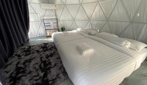 Luxury Tent (4 Adults + 1 Child)