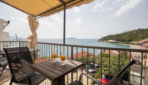 Studio Apartment with Sea View