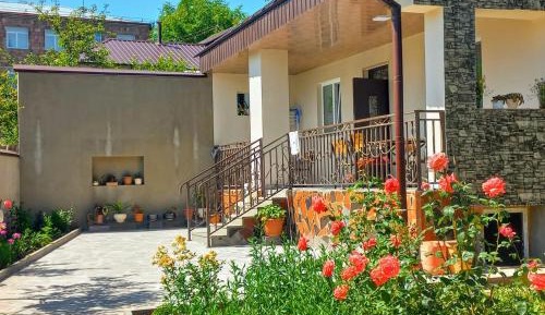 Two-Bedroom Apartment with Mountain View