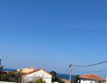 One-Bedroom Apartment with Sea View and Balcony