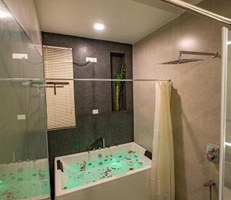 King Room with Spa Bath