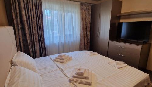 Three-Bedroom Apartment with Balcony