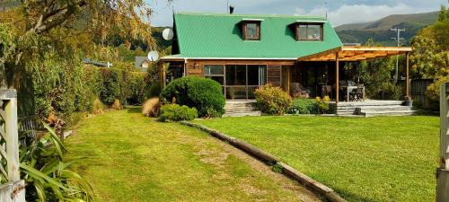 Three-Bedroom Holiday Home 