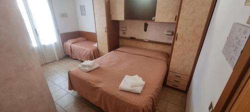 Deluxe Double Room (2 Adults + 1 Child)