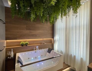 King Room with Spa Bath