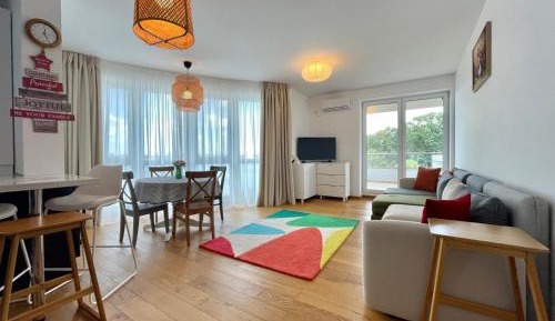 Apartment with Lake View