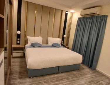 Deluxe Room (2 Adults + 1 Child)