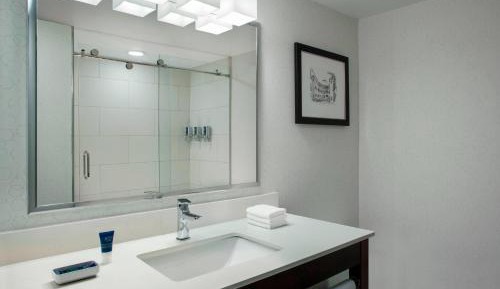 Deluxe Guest room, 1 King or 2 Queen, Sofa bed