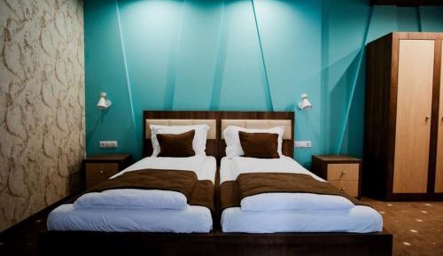 Standard Twin Room with Mountain View