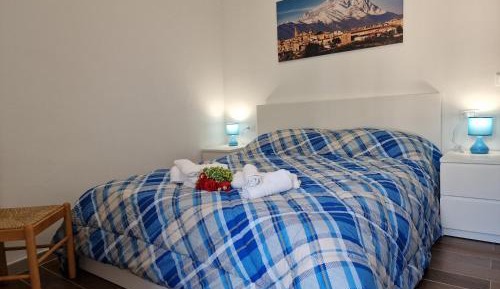 One-Bedroom Apartment with Balcony and Mountain View  