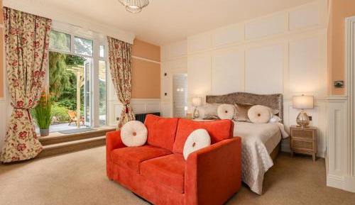 Garden Room with Hot Tub 