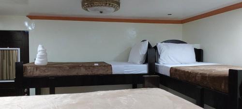 10-Bed Mixed Dormitory Room