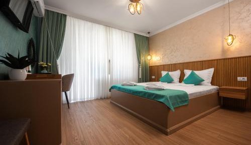 Queen Room with Garden View