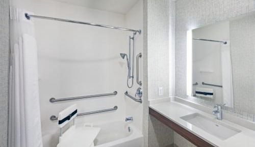 Standard King Room with Mobility Accessible Tub