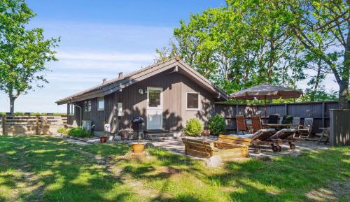 Three-Bedroom Holiday Home 