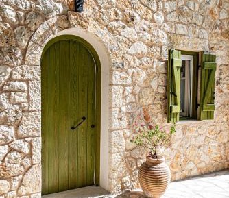 Classic One-Bedroom Apartment with King Bed