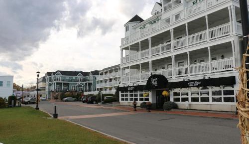 Deluxe King Room non-ocean view