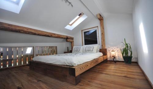 Apartment with Mountain View