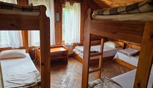 6-Bed Mixed Dormitory Room