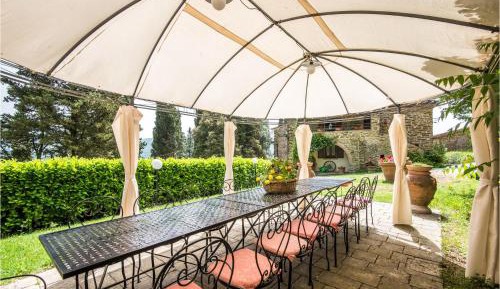 Nine-Bedroom Holiday Home