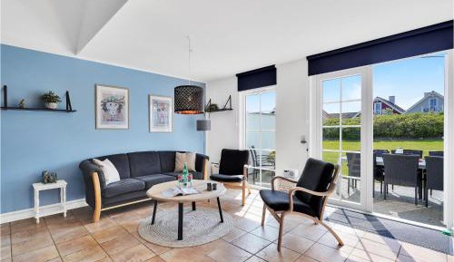 Three-Bedroom Holiday Home 