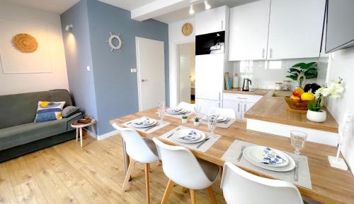 Deluxe One-Bedroom Apartment