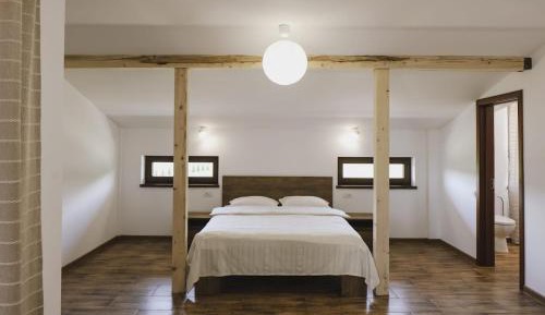 Deluxe Room (2 Adults + 1 Child)