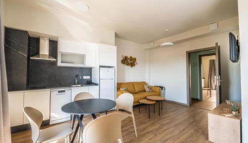 One-Bedroom Deluxe Apartment