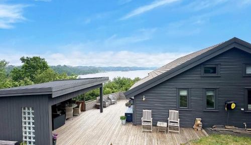 Three-Bedroom Vacation Home 