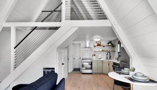 Apartment with Mountain View