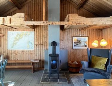 Traditional cabin with sea view and balcony 