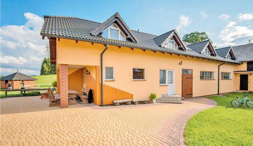 Eight-Bedroom Holiday Home