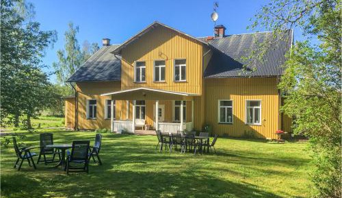 Five-Bedroom Holiday Home