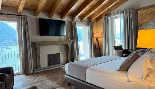 Suite with Lake View