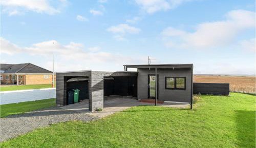 One-Bedroom Holiday Home