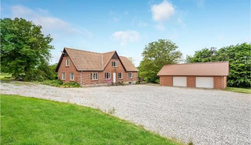 Four-Bedroom Holiday Home