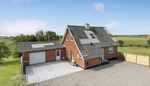 Three-Bedroom Holiday Home 