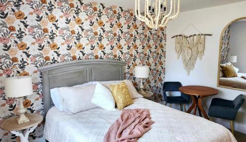 Queen Room with Shared Bathroom