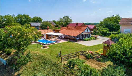 Three-Bedroom Vacation Home 