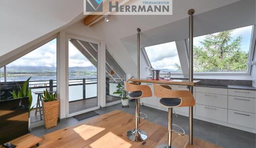 Apartment with Lake View