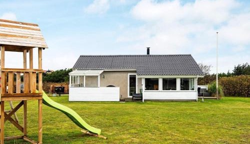 Three-Bedroom Holiday Home 