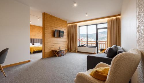 Suite with Mountain View