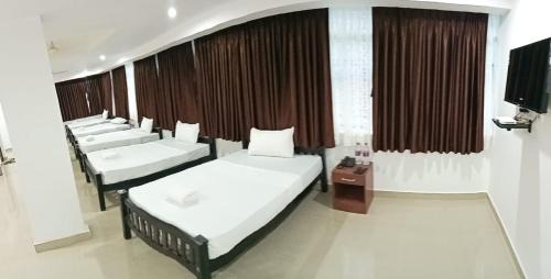 Family Room with Mountain View