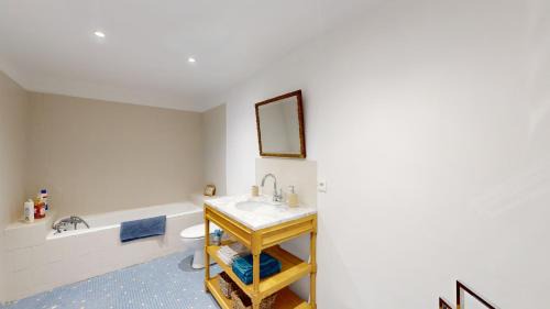 Queen Room with Pool View