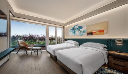 2 Twin Beds with Balcony