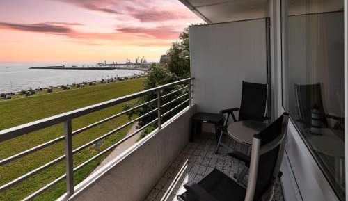 One-Bedroom Apartment with Balcony