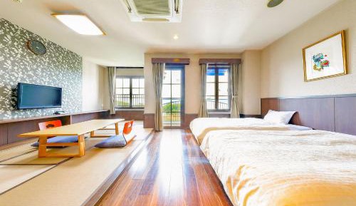 Lake Side Cottage - Twin Room withe Tatami Area - Shower Only