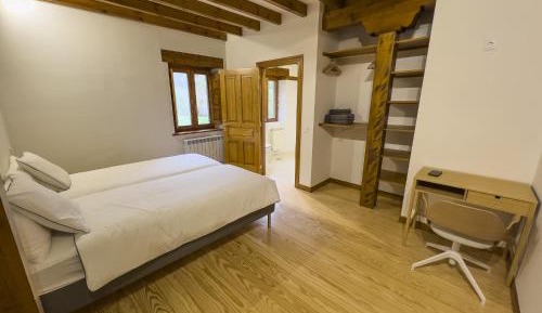 Twin Room with Private Bathroom