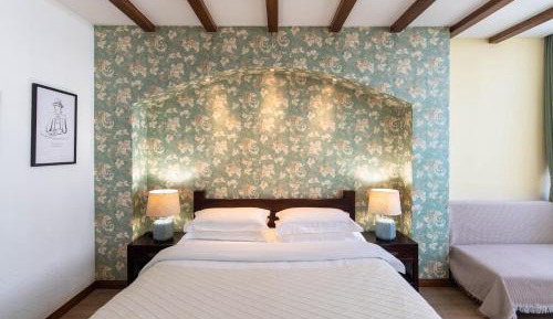 Deluxe Queen Room