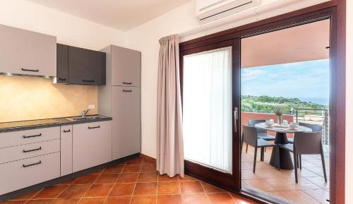 One-Bedroom Apartment with View